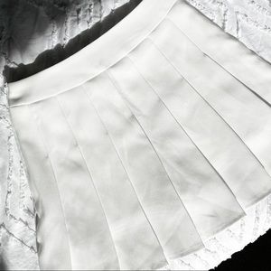 ✨ White Pleated Skirt